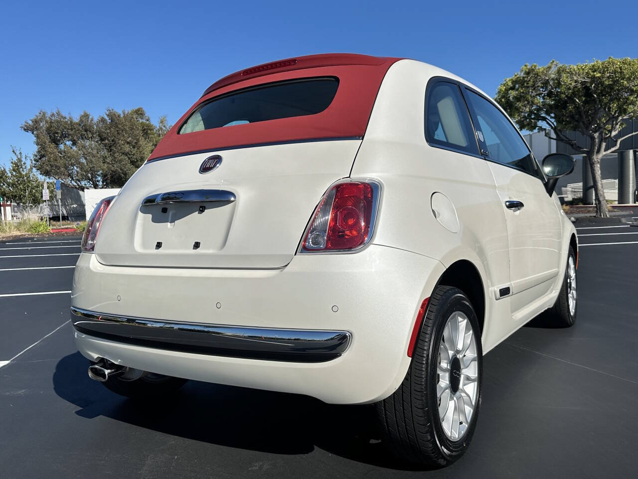 Used 2014 FIAT 500 Lounge w/ Luxury Leather Package FWD image 3