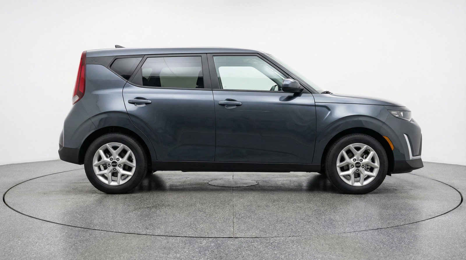 Used 2025 Kia Soul LX w/ LX Technology Package FWD image 11