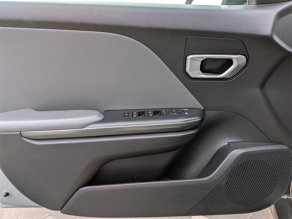 Used 2025 Kia K4 LXS image 11