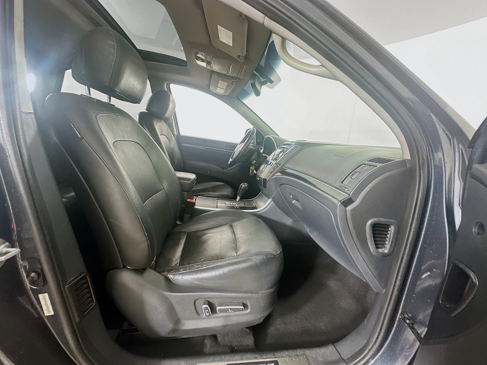 Used 2011 Hyundai Veracruz Limited FWD image 32
