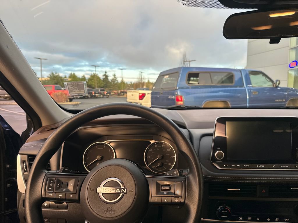 Used 2023 Nissan Rogue SV image 12