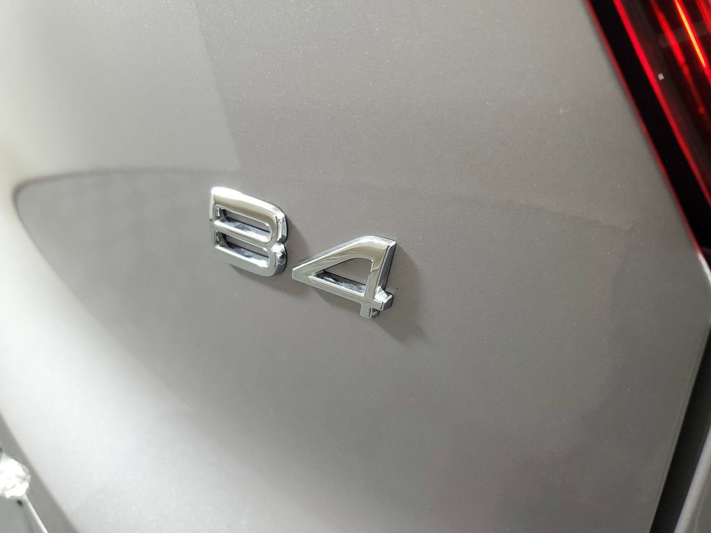 Certified 2026 Volvo XC40 B4 Plus w/ Climate Package image 9