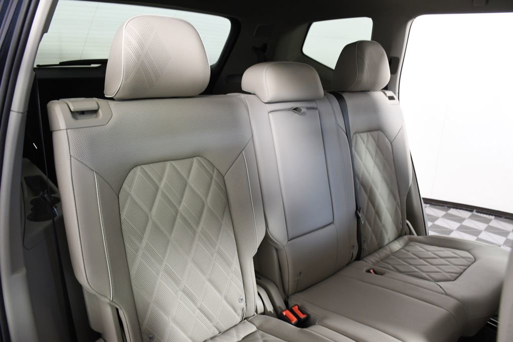 Used 2025 Volkswagen Atlas SEL Premium R-Line image 23