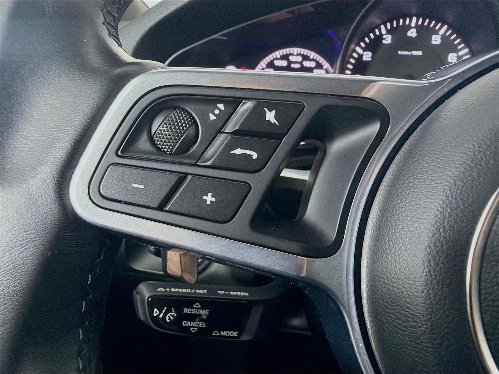 Certified 2023 Porsche Cayenne w/ Premium Package AWD/4WD image 13