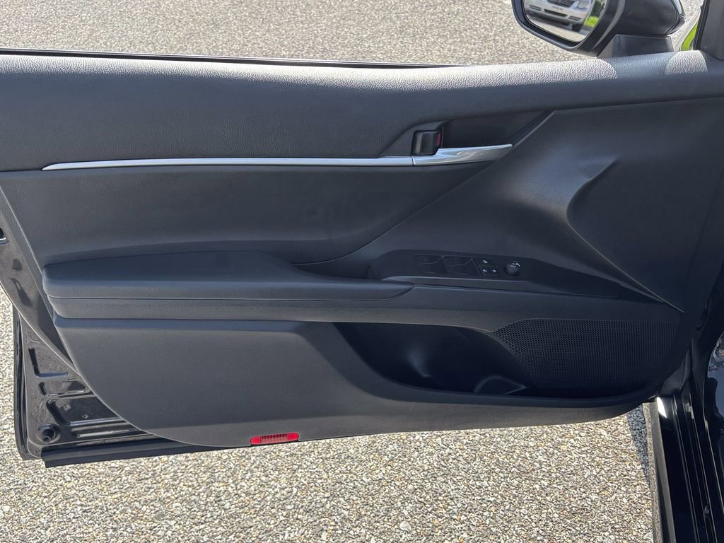 Used 2023 Toyota Camry SE FWD image 14