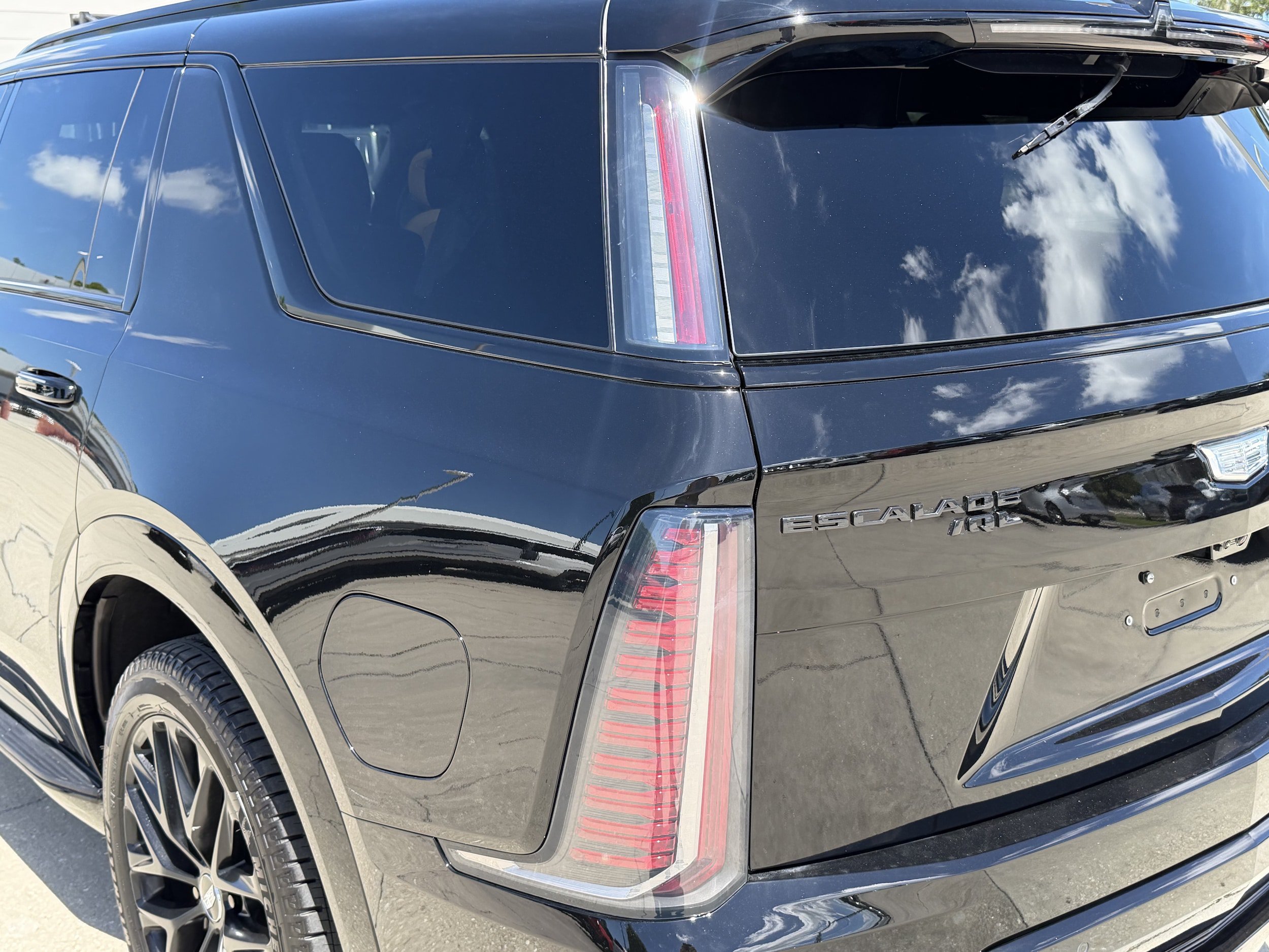 New 2026 Cadillac Escalade IQL Sport 2 w/ LPO, ONYX Package AWD/4WD image 9