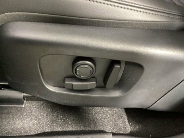 Used 2025 Land Rover Discovery Sport S image 24