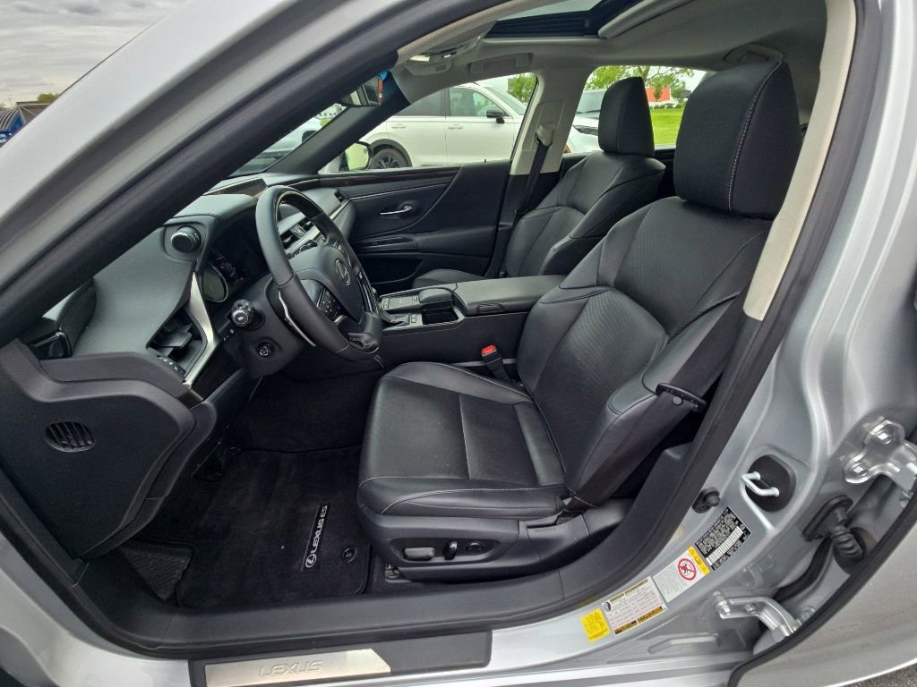 Used 2019 Lexus ES 300h w/ Premium Package FWD image 13