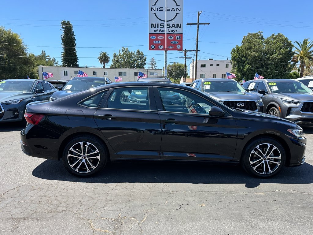 Used 2025 Volkswagen Jetta Sport FWD image 9