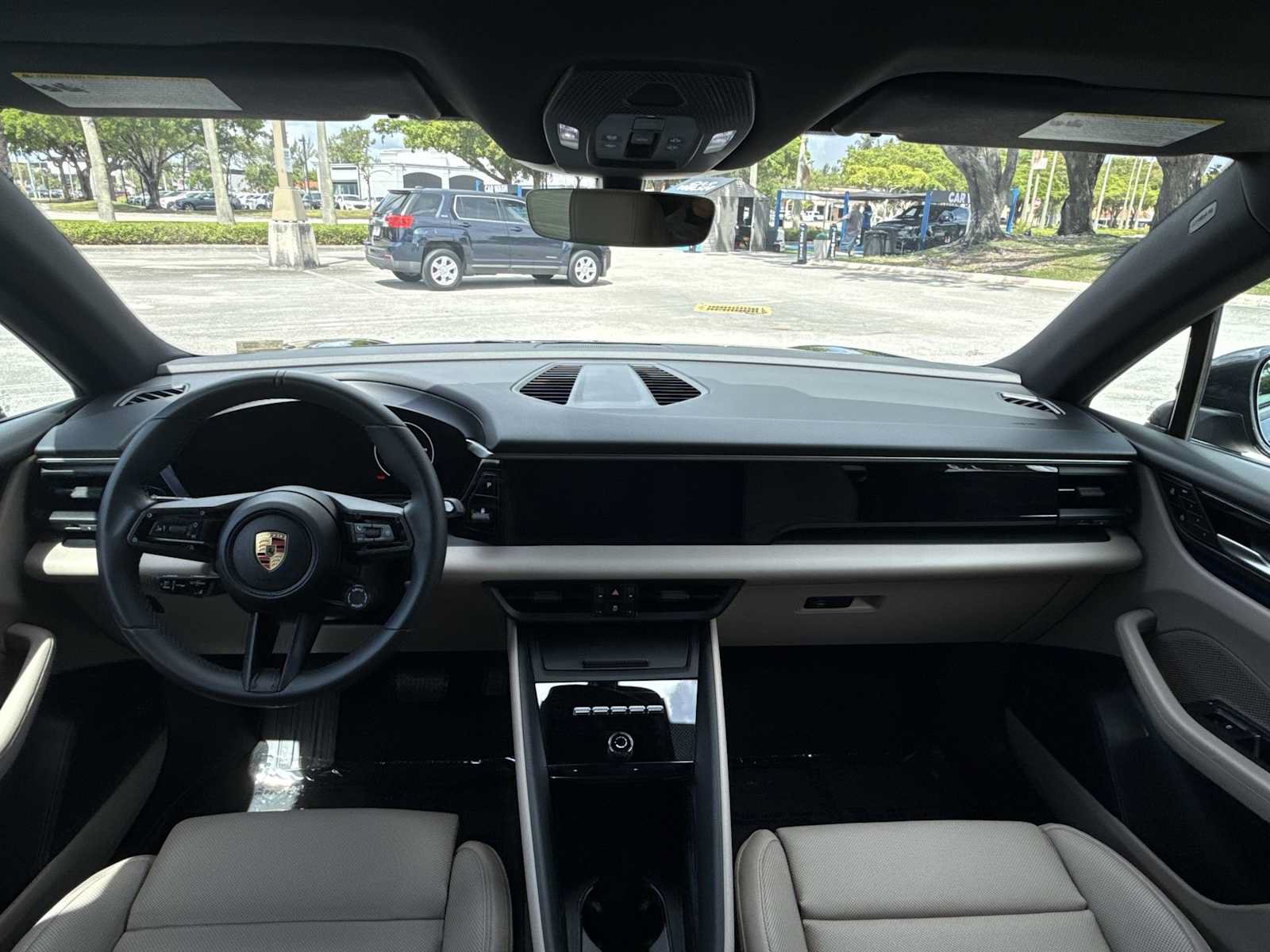 Used 2025 Porsche Macan Electric RWD image 24