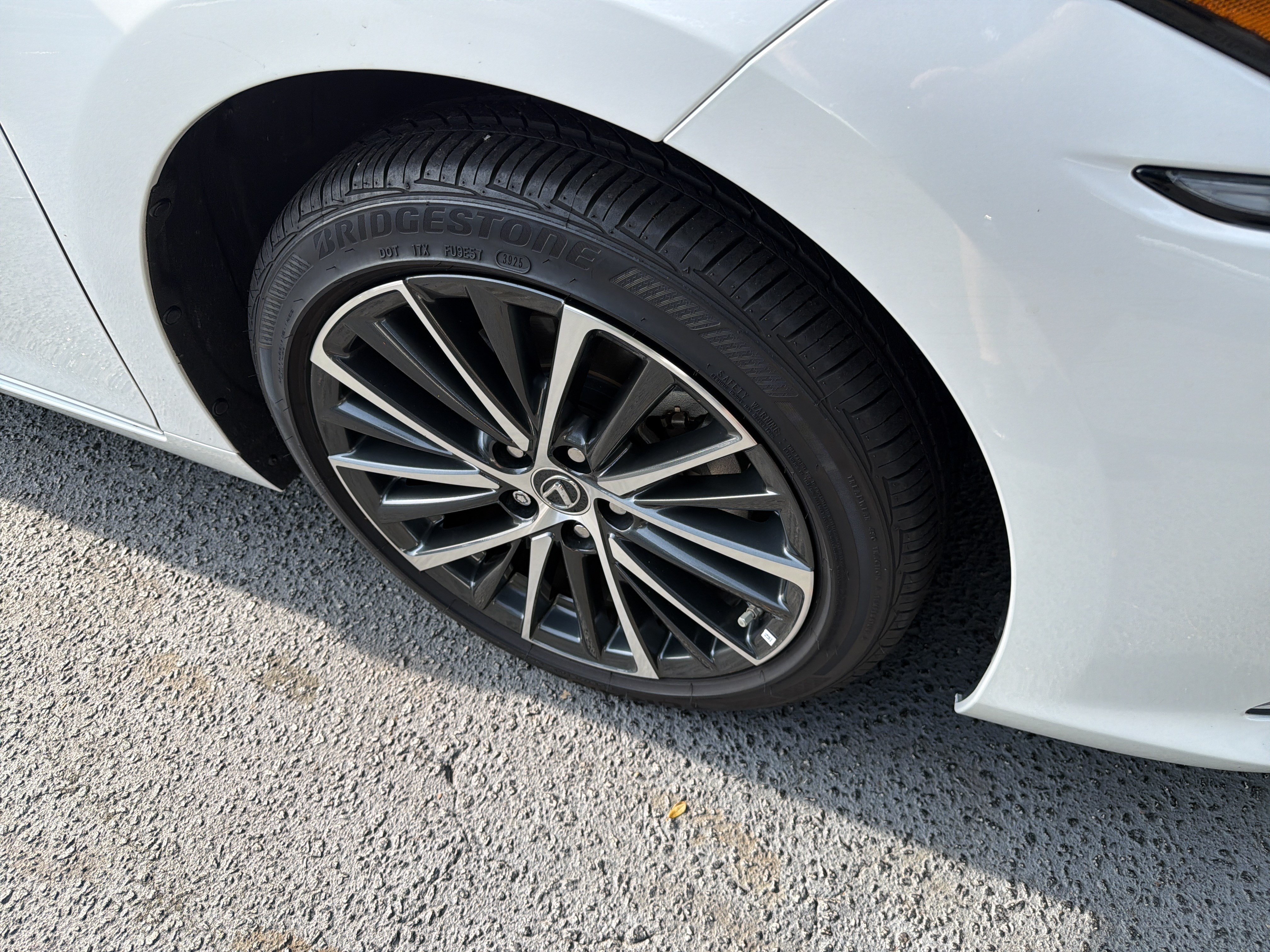 Used 2025 Lexus ES 350 w/ Premium Package FWD image 11