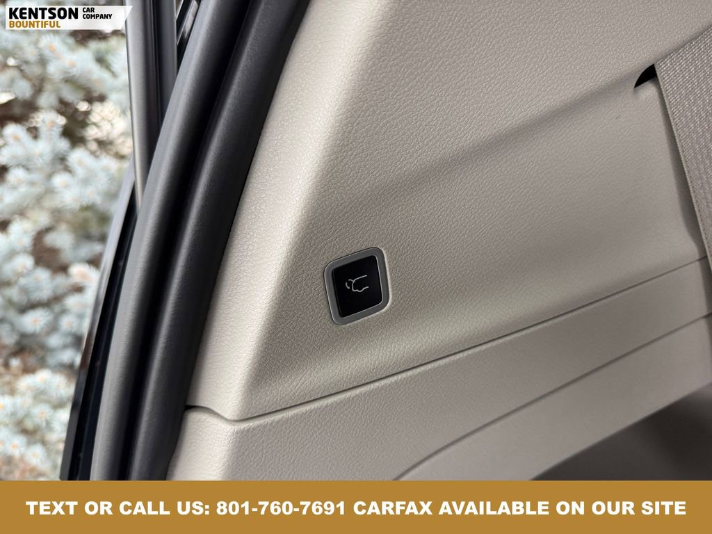 Used 2024 Chrysler Pacifica Touring-L image 35
