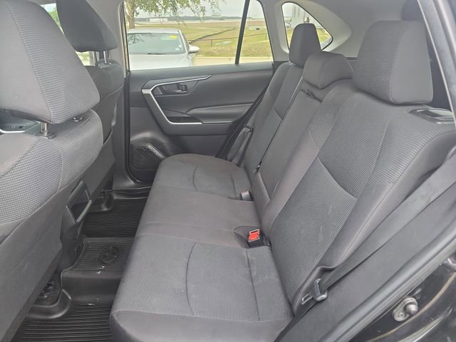 Used 2021 Toyota RAV4 LE image 13