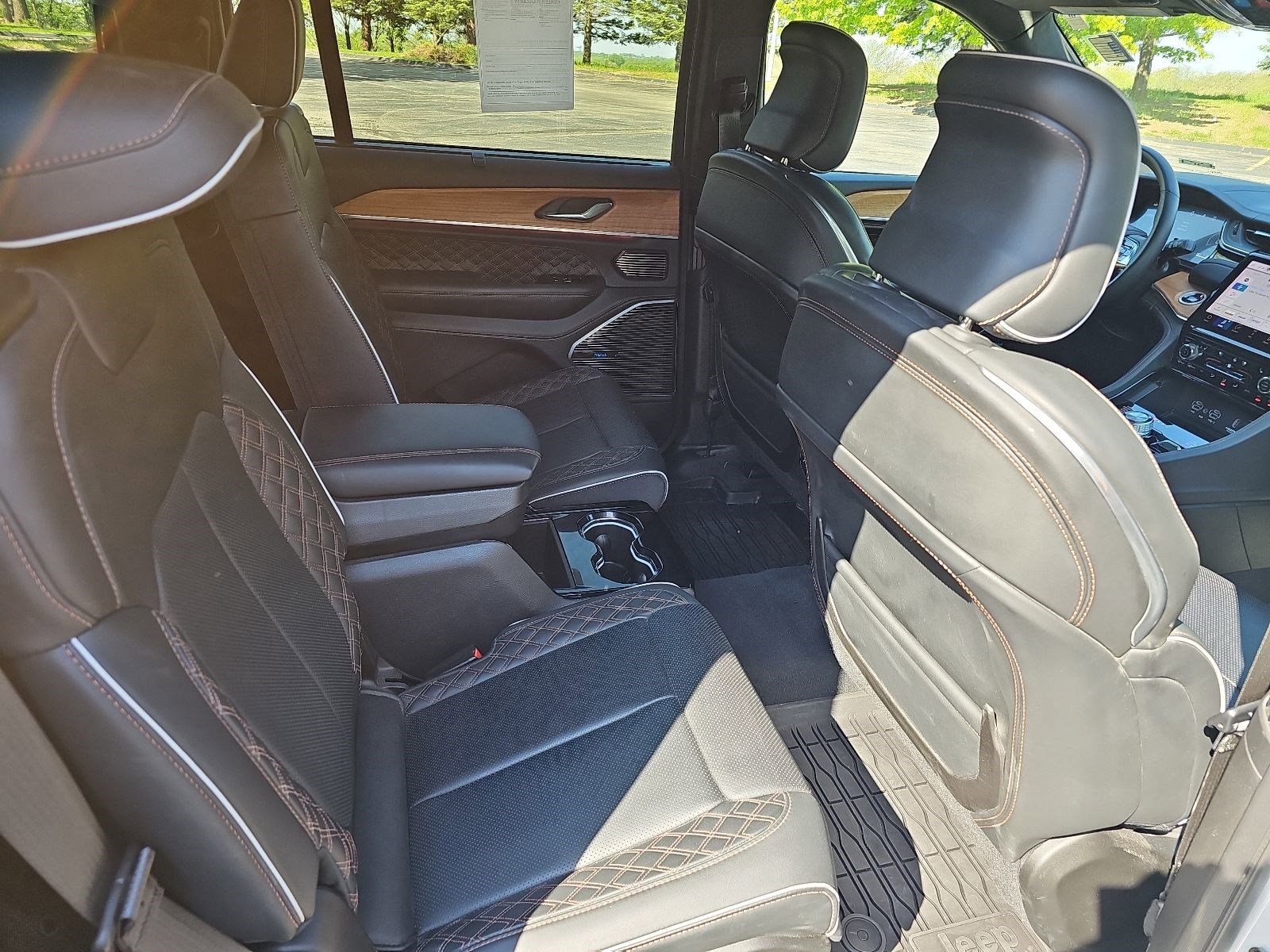 Used 2024 Jeep Grand Cherokee L Summit AWD/4WD image 17
