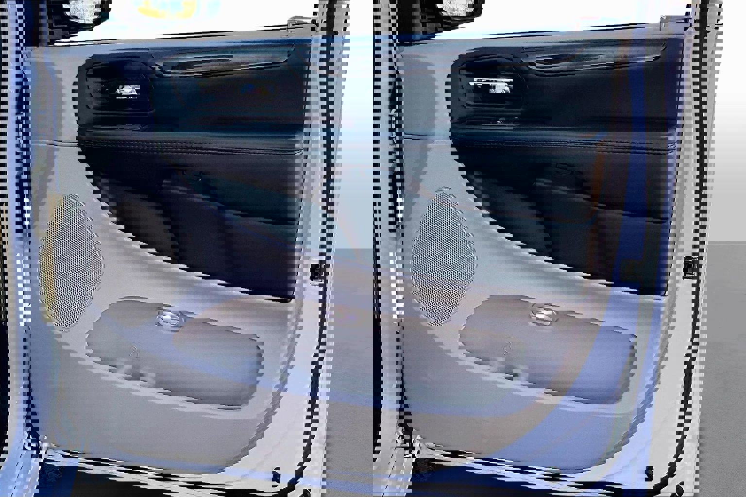 Used 2018 Dodge Grand Caravan SE w/ UConnect Hands-Free Group image 16