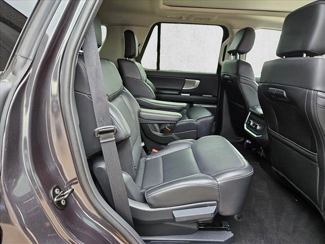 Used 2025 Ford Expedition Platinum AWD/4WD image 17