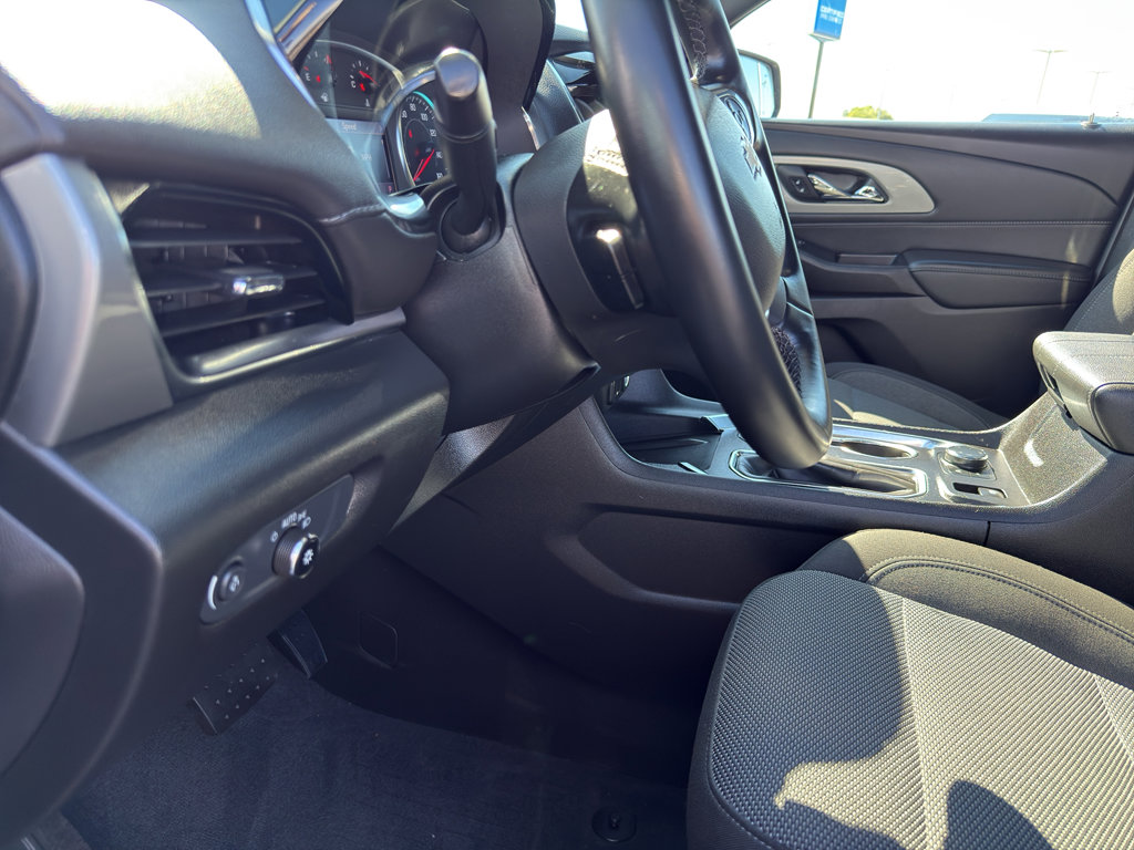 Used 2023 Chevrolet Traverse LT w/ LPO, Floor Liner Package image 15