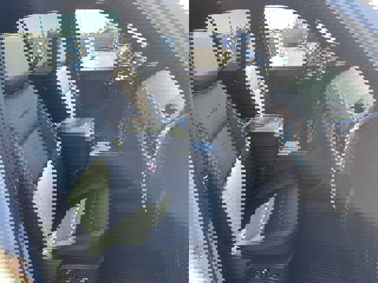 Used 2025 GMC Yukon Denali w/ Sun & Power Step Package image 29