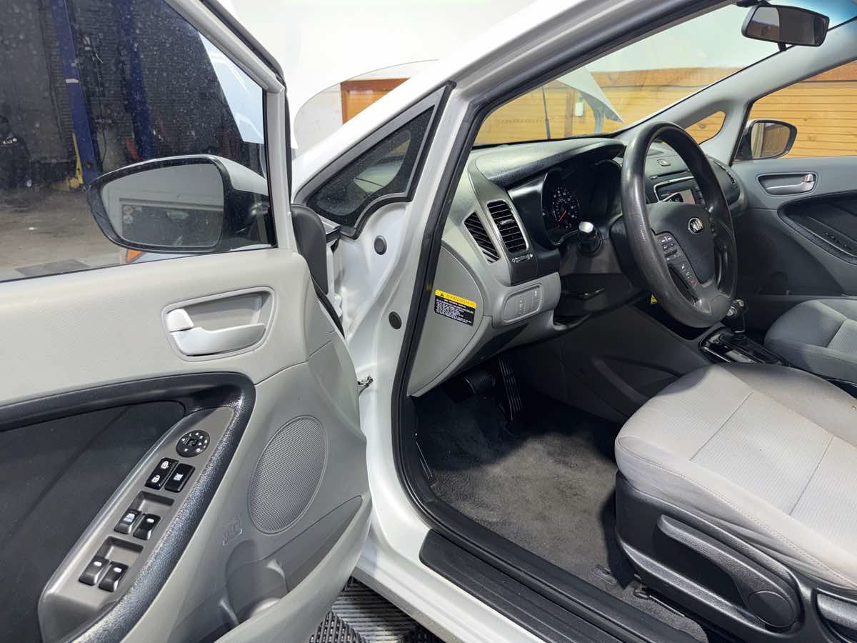 Used 2018 Kia Forte LX FWD image 15