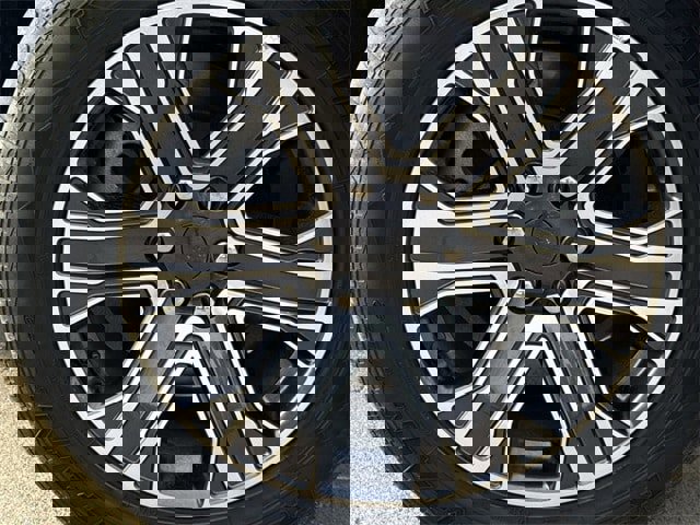 Used 2024 Jeep Wagoneer L Series II image 10