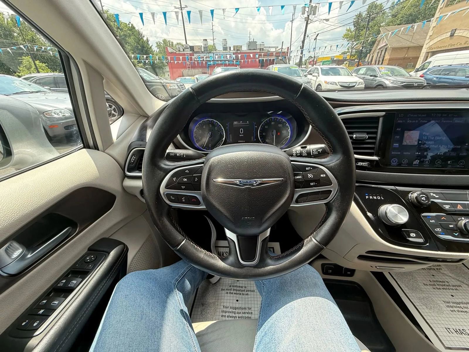 Used 2017 Chrysler Pacifica Touring-L w/ Tire & Wheel Group image 43