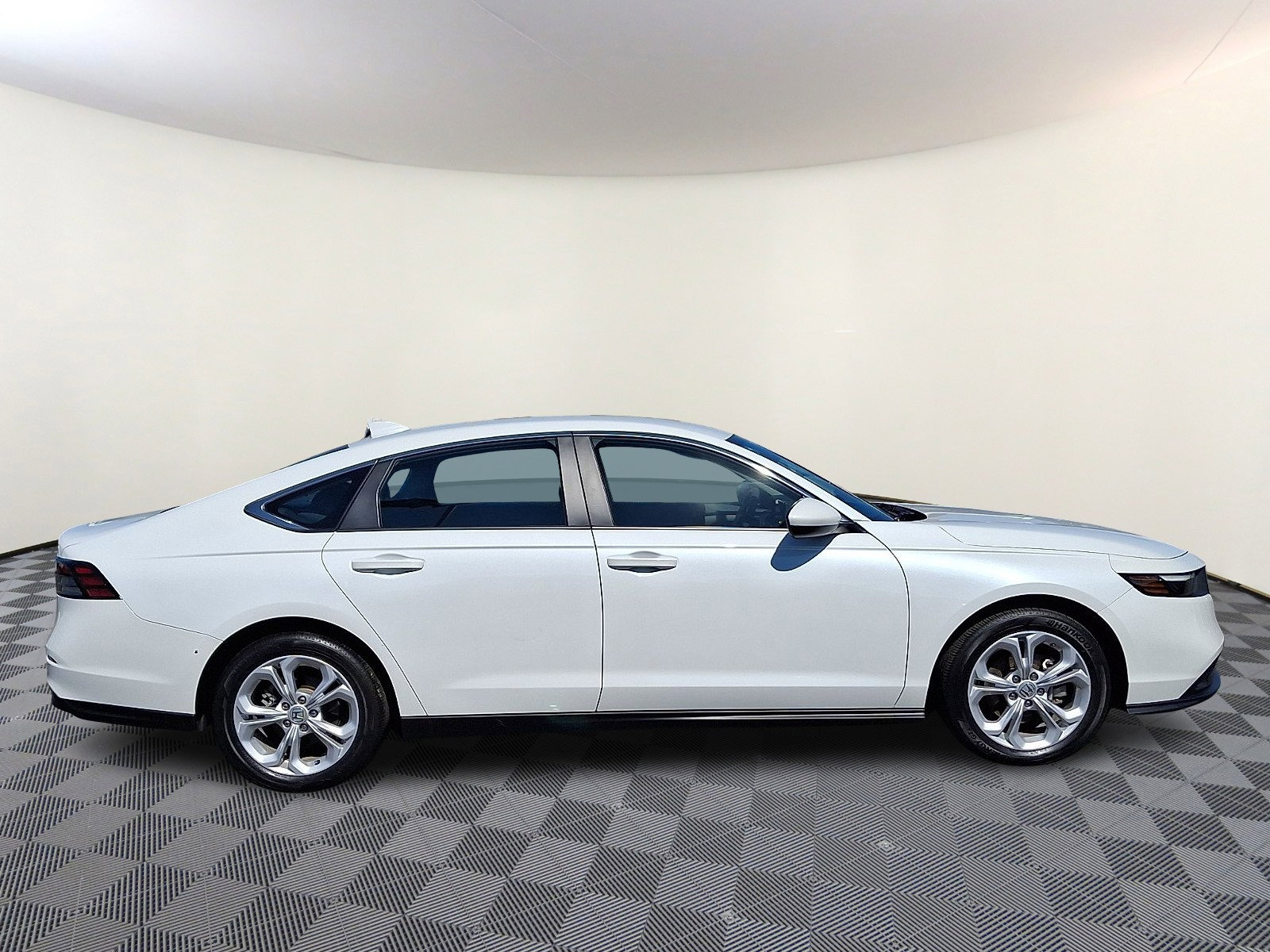 Used 2023 Honda Accord LX image 8