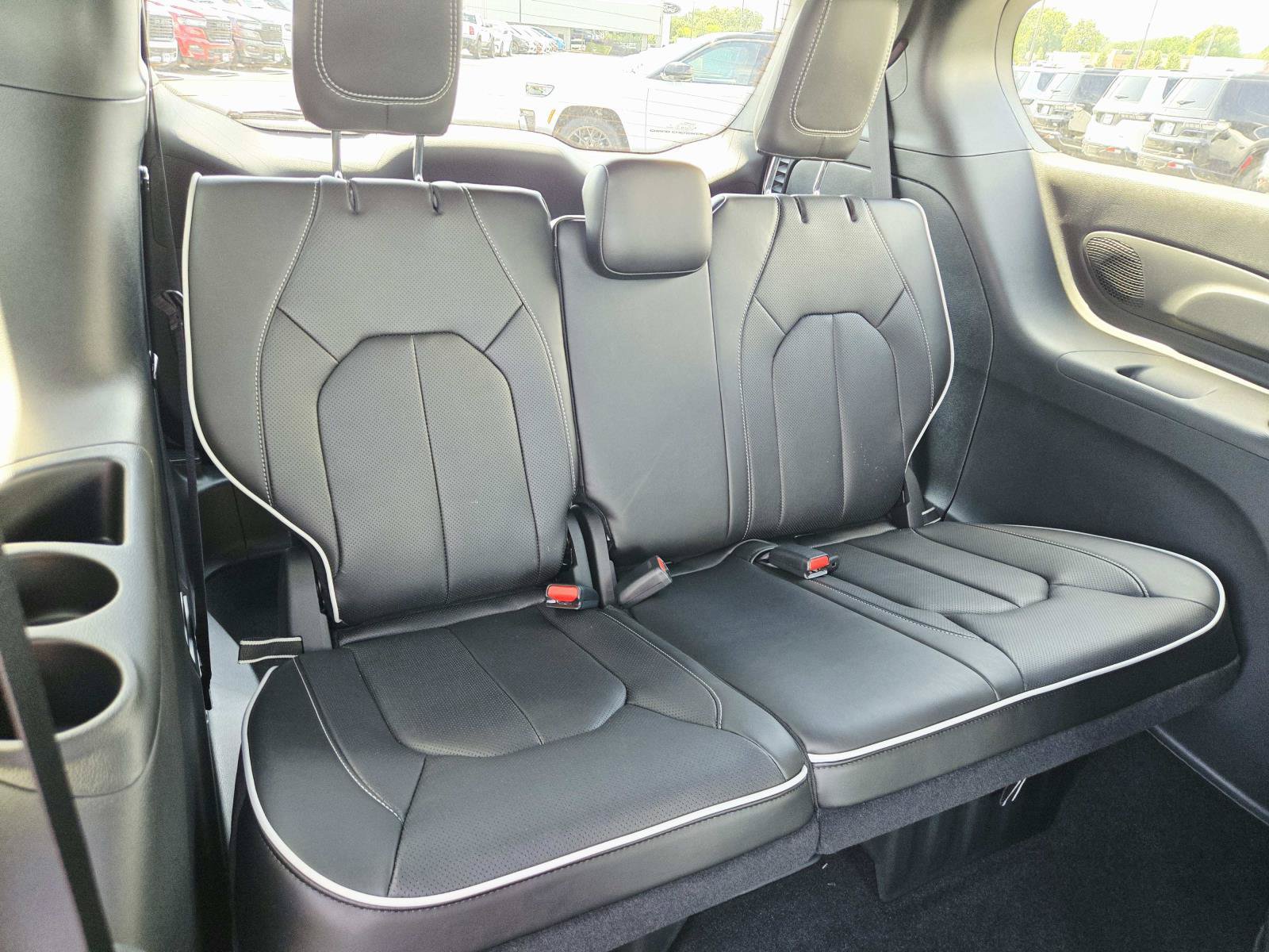 New 2027 Chrysler Pacifica Limited FWD image 17