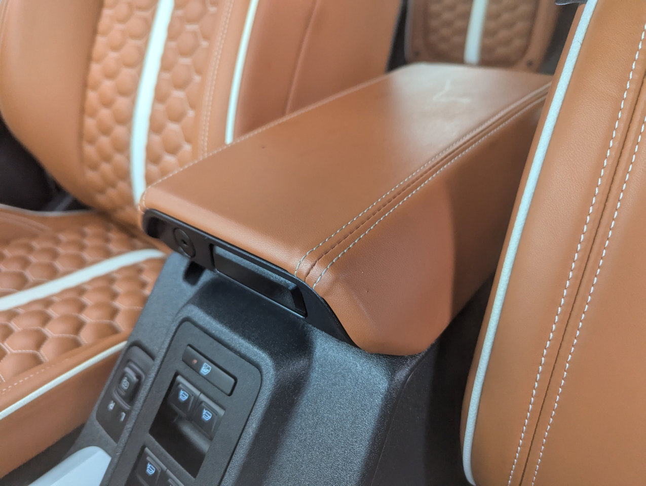 Used 2024 Ford Bronco Raptor w/ Interior Carbon Fiber Pack 6 image 31
