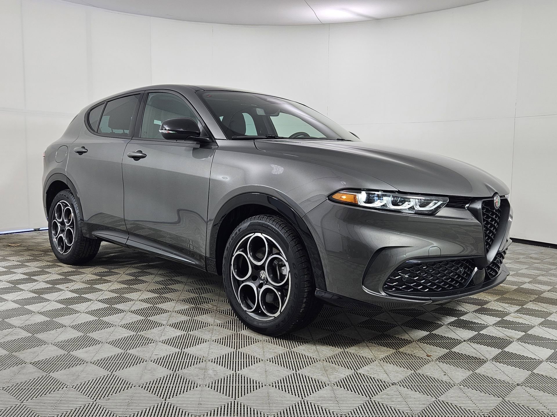 Used 2025 Alfa Romeo Tonale AWD/4WD image 1