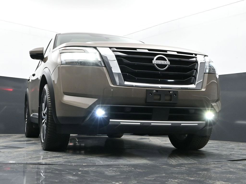 Used 2024 Nissan Pathfinder Platinum w/ Cargo Package image 34