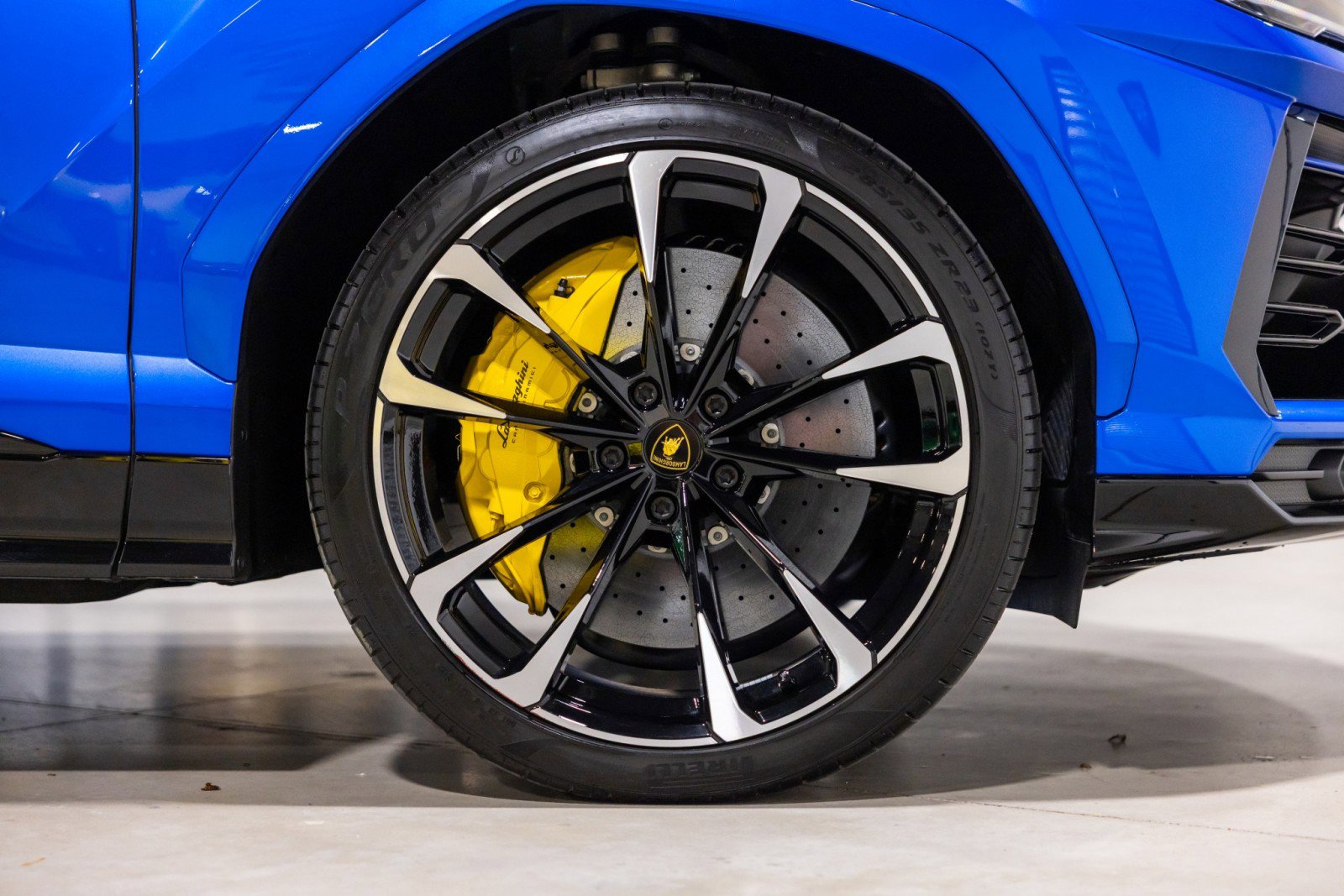 Used 2022 Lamborghini Urus image 24