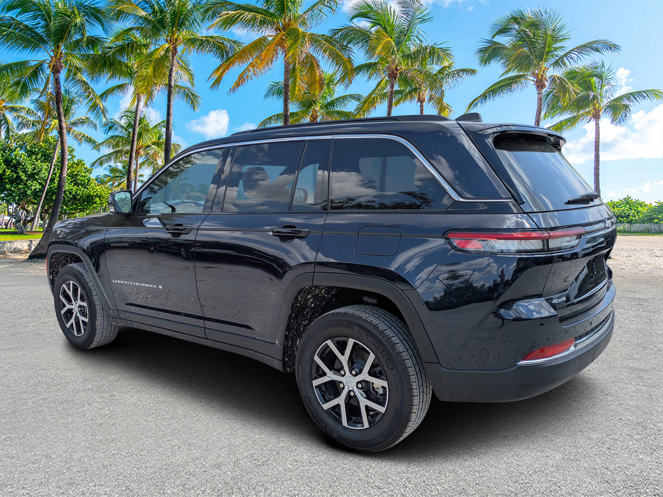 Certified 2024 Jeep Grand Cherokee Limited image 5