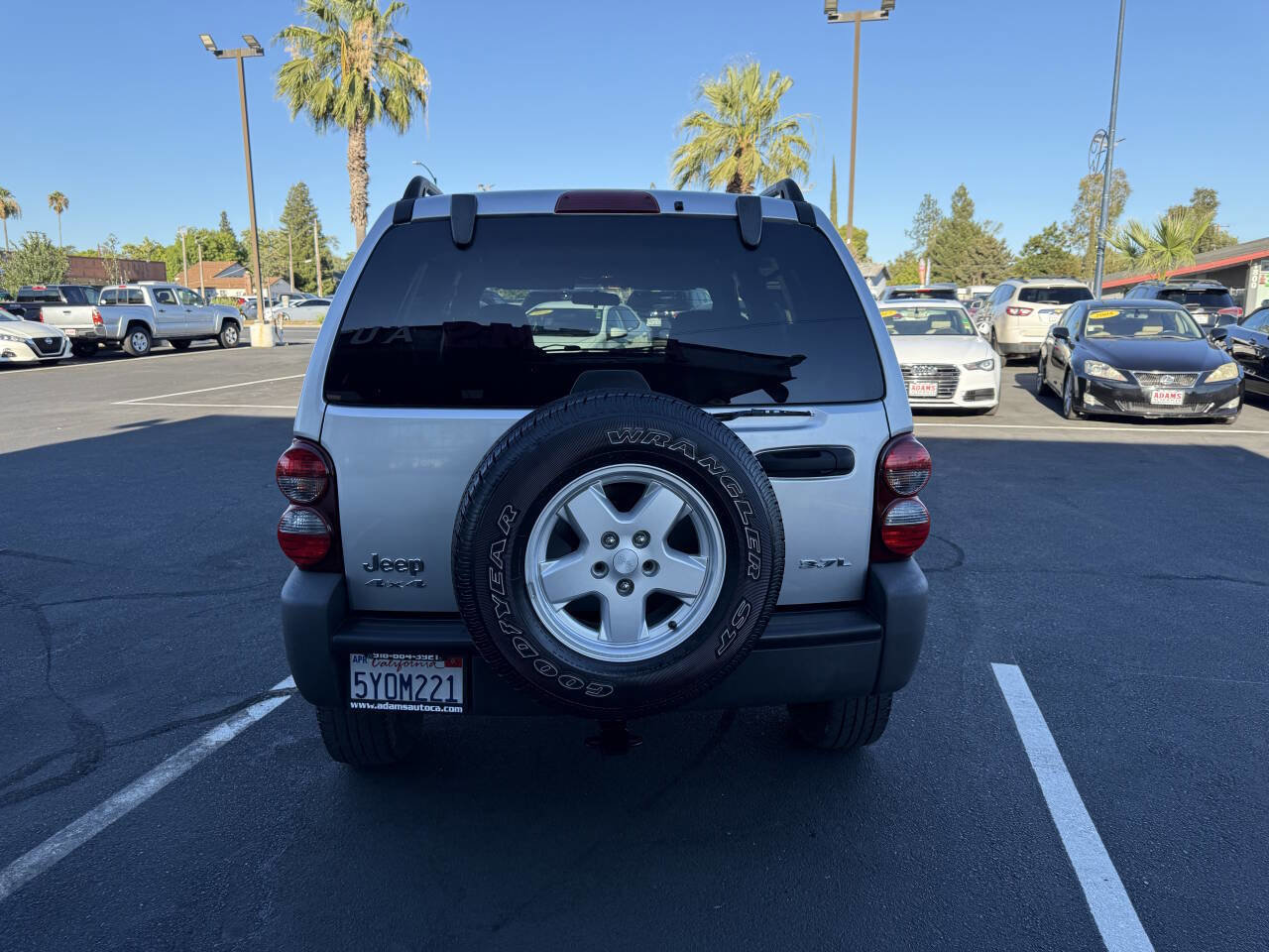 Used 2007 Jeep Liberty Sport AWD/4WD image 4