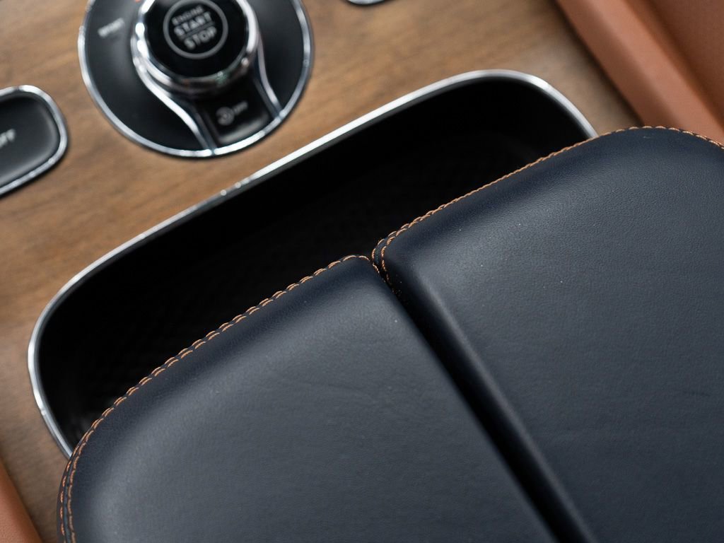 Certified 2023 Bentley Bentayga Extended Wheelbase AWD/4WD image 33