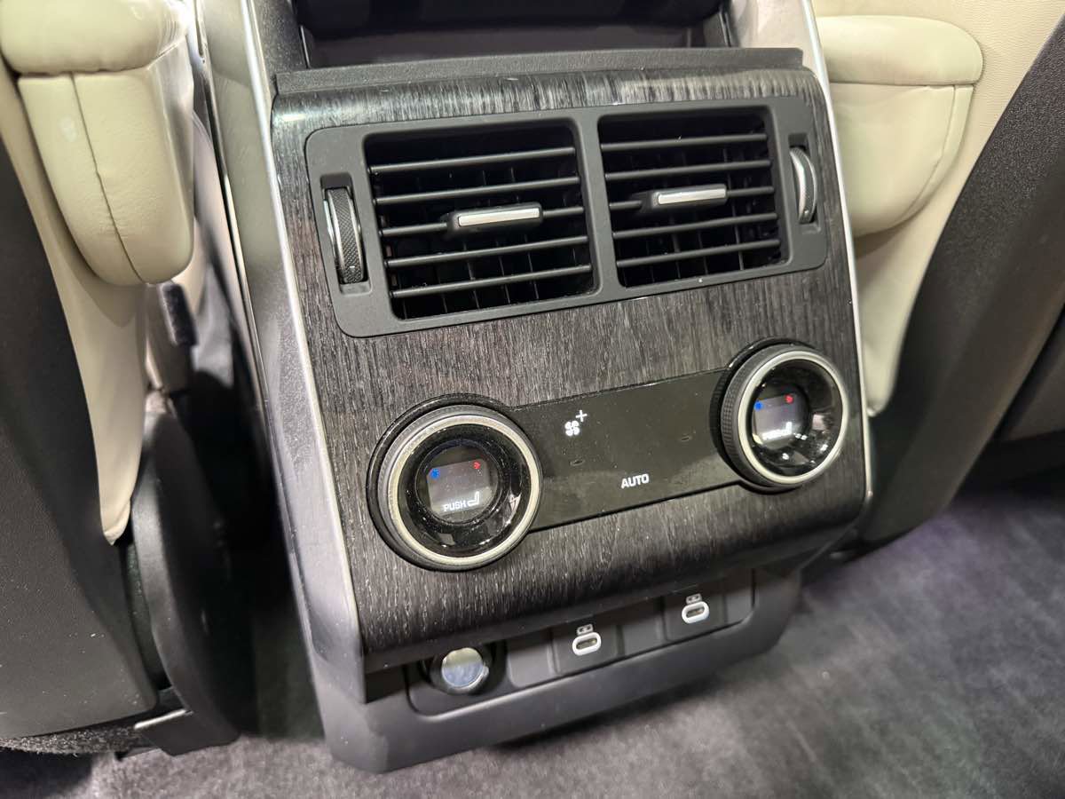 Used 2022 Land Rover Range Rover Sport HSE Silver Edition image 18