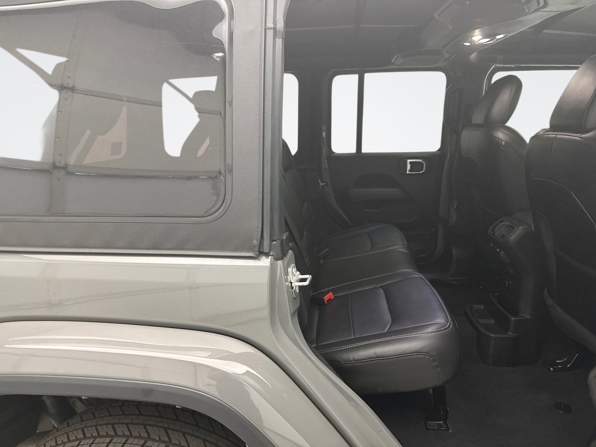 Used 2023 Jeep Wrangler Unlimited Sahara w/ LED Lighting Group AWD/4WD image 18