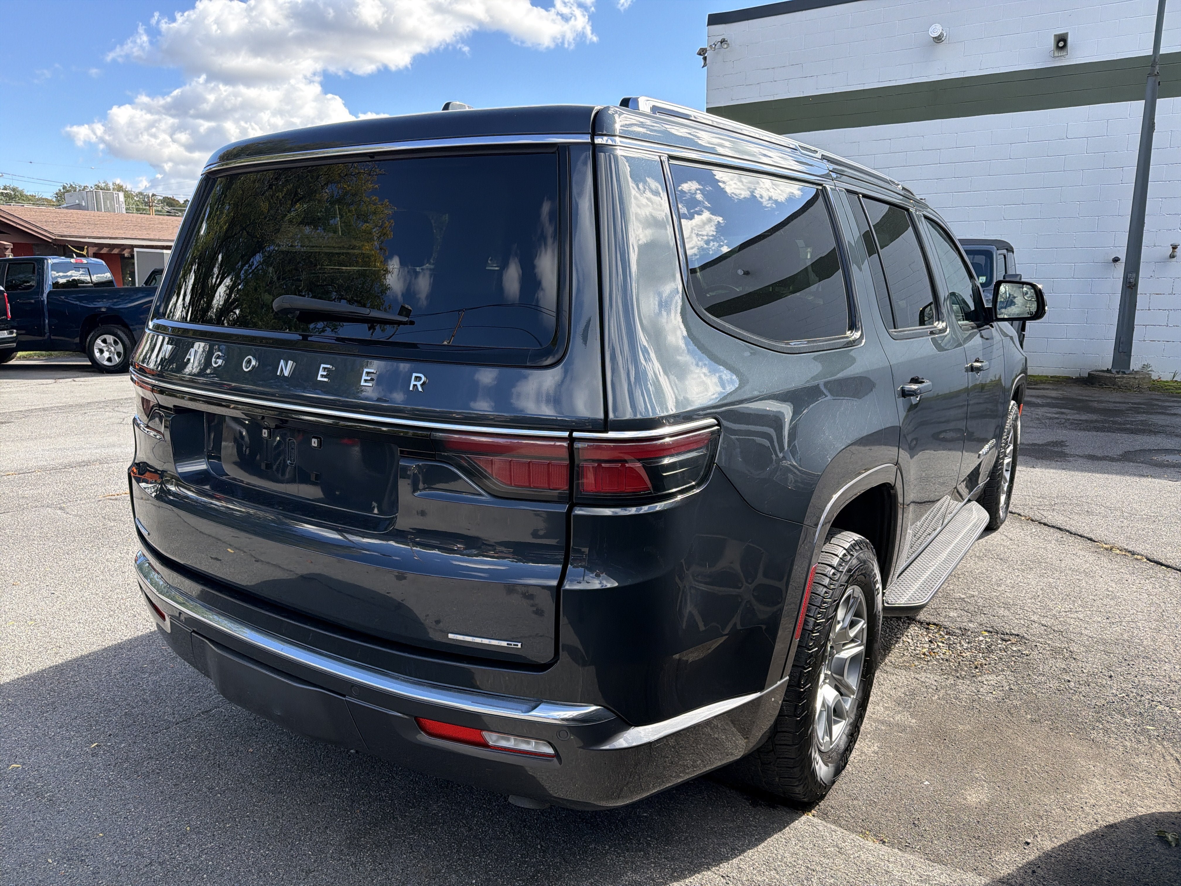 Used 2022 Jeep Wagoneer Series I AWD/4WD image 7