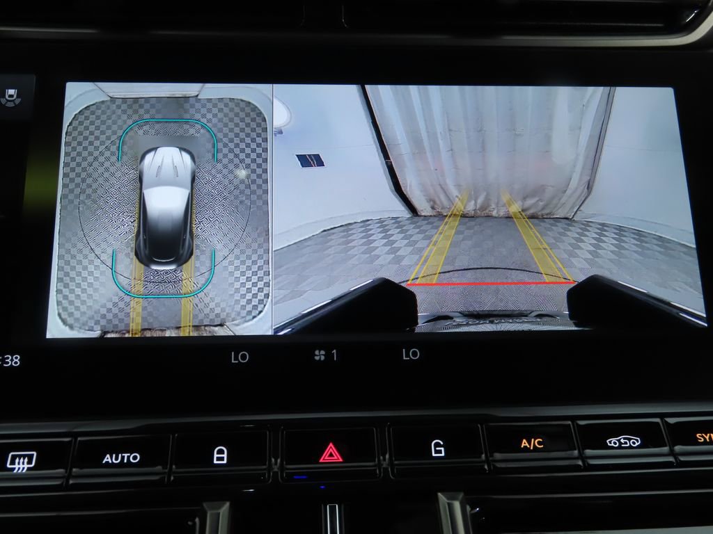 Used 2025 Aston Martin V8 Vantage Coupe image 16