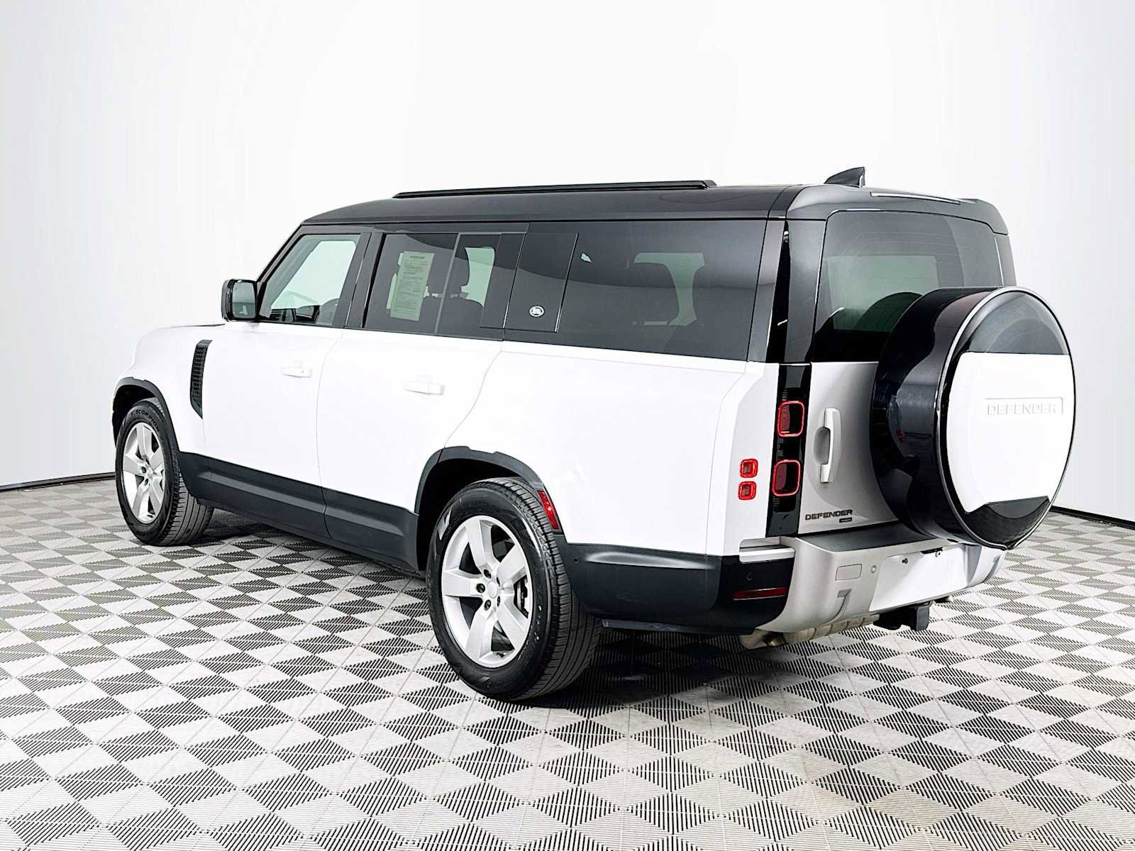 Used 2023 Land Rover Defender 130 SE image 7