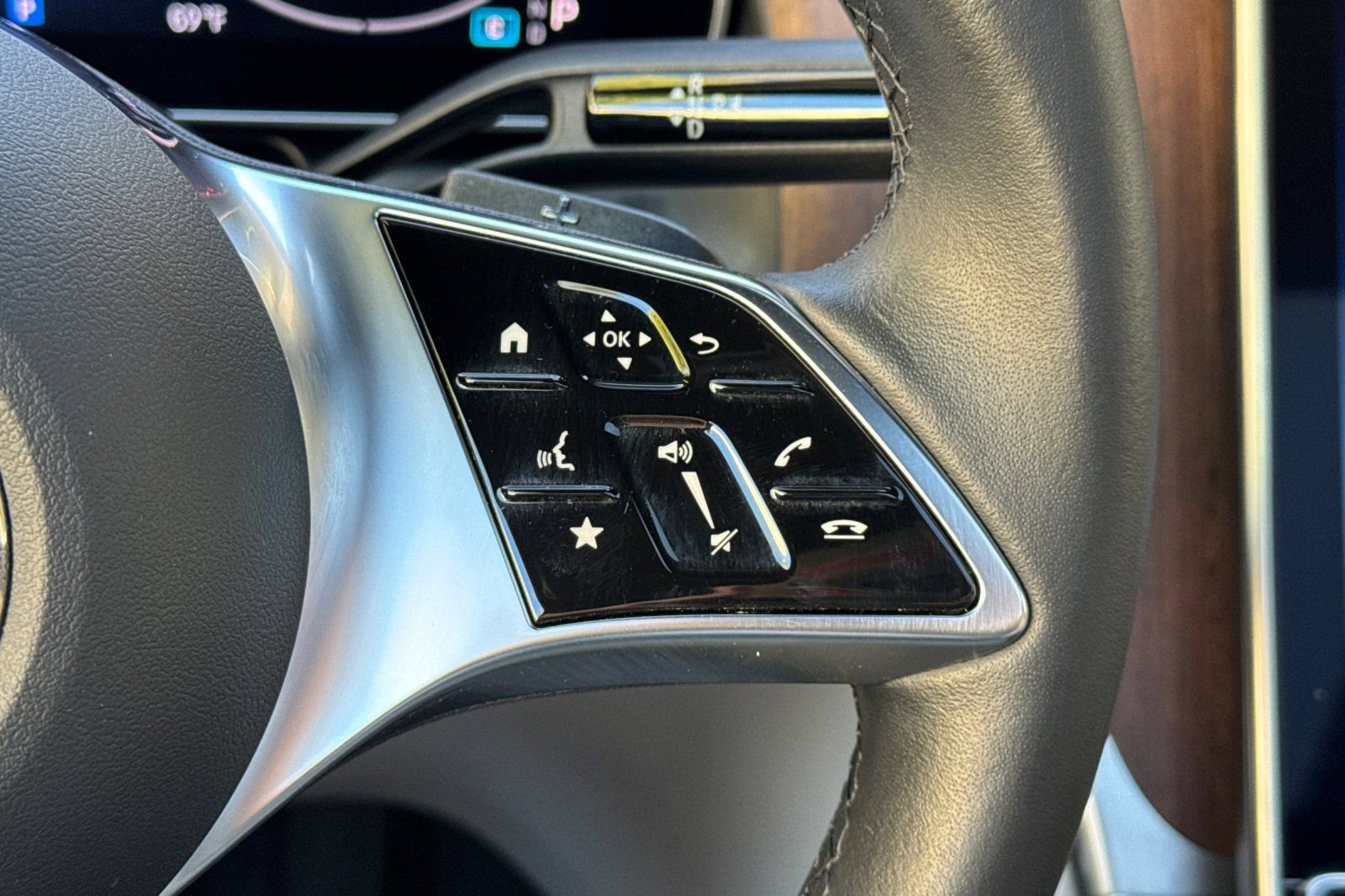 Certified 2024 Mercedes-Benz GLC 300 image 30