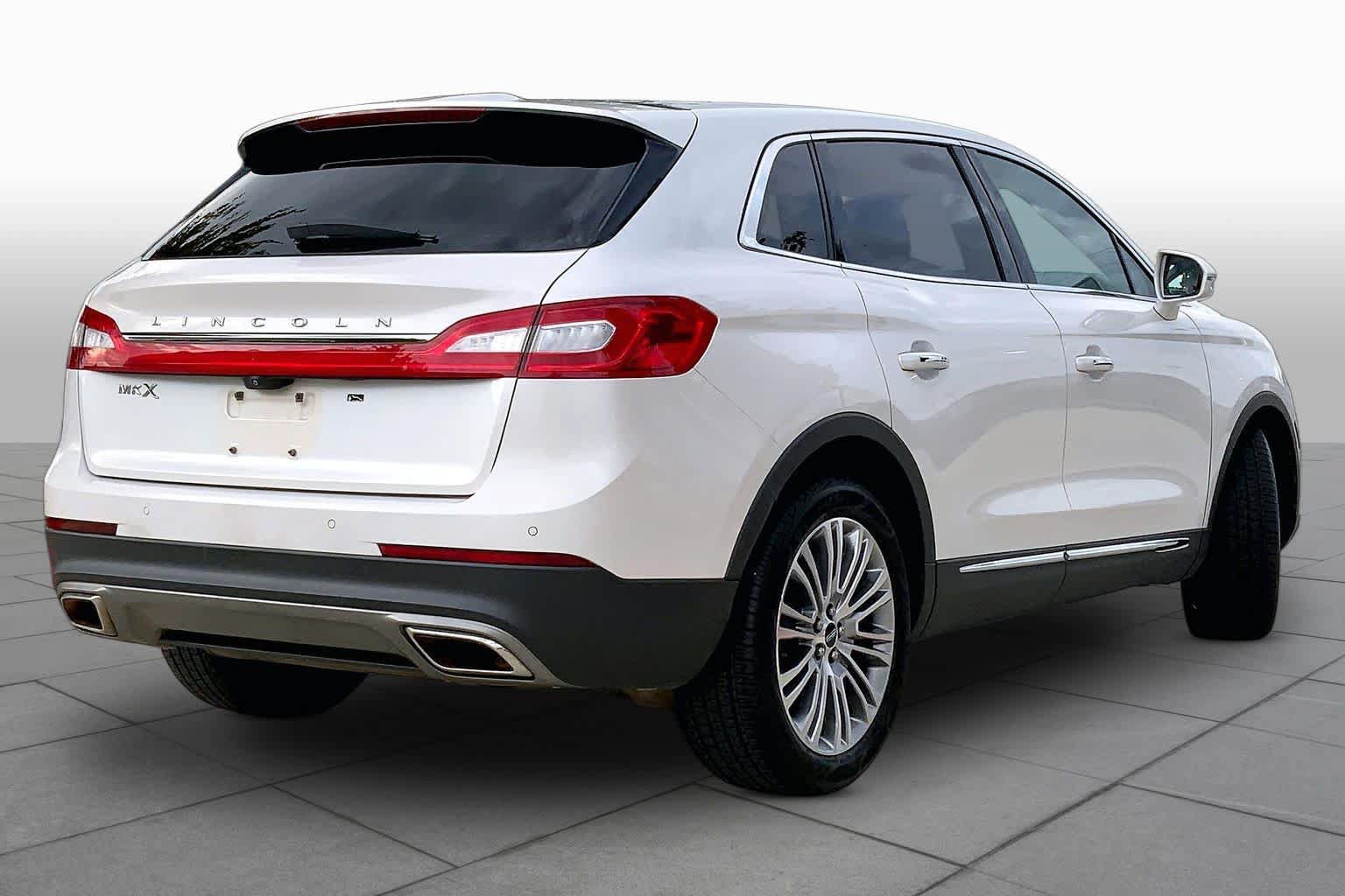 Used 2018 Lincoln MKX Reserve w/ Driver Assistance Package FWD image 12
