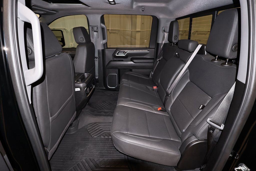 Used 2025 Chevrolet Silverado 2500 LTZ w/ LTZ Premium Package image 16