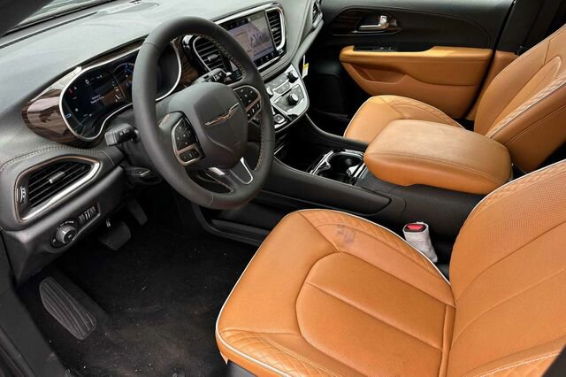 New 2023 Chrysler Pacifica Pinnacle image 10