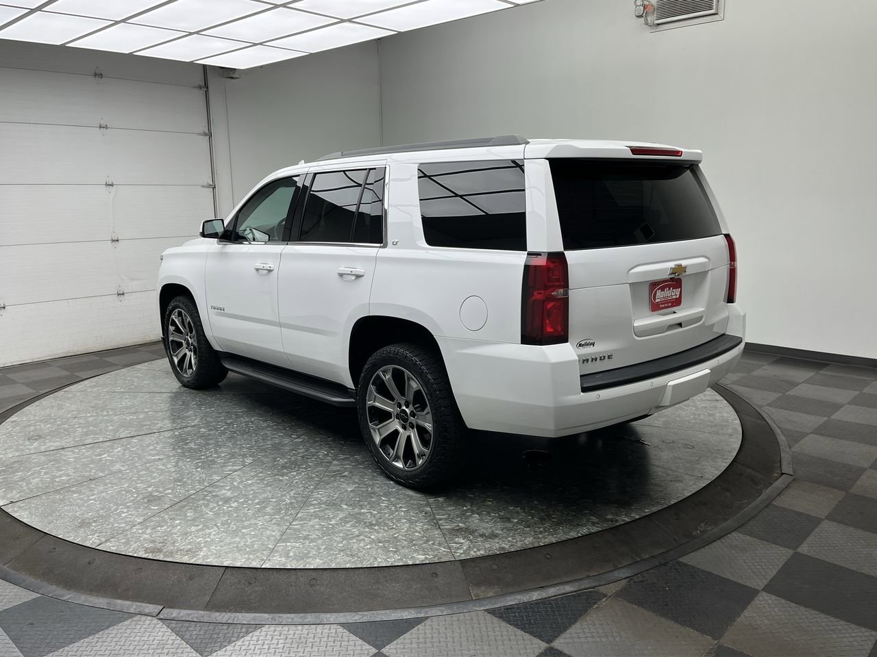 Used 2018 Chevrolet Tahoe LT image 2