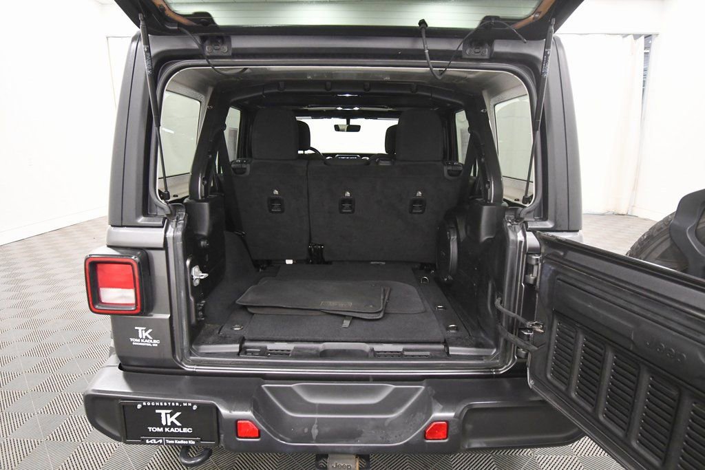 Used 2022 Jeep Wrangler Unlimited Sahara w/ Cold Weather Group image 7