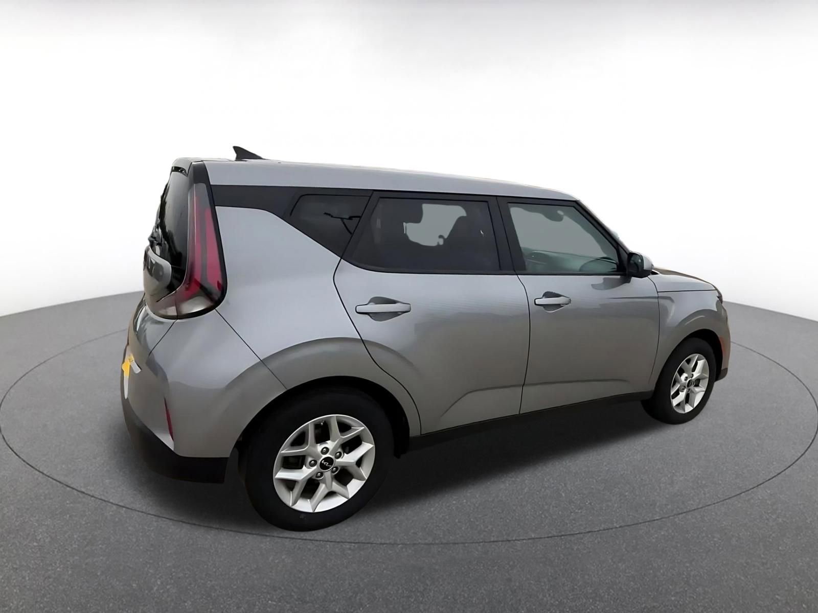 Used 2025 Kia Soul LX w/ LX Technology Package FWD image 15
