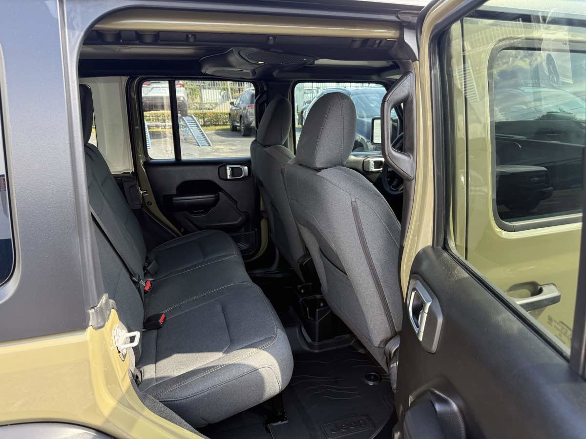 Used 2025 Jeep Wrangler Unlimited Sport image 13