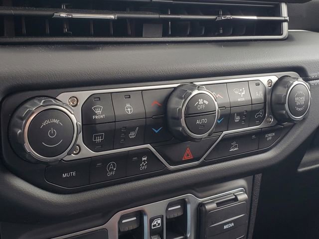 Used 2024 Jeep Wrangler Sahara image 24