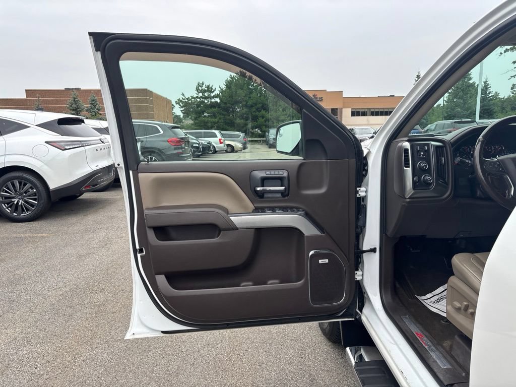 Used 2018 Chevrolet Silverado 1500 LTZ Z71 w/ LTZ Plus Package AWD/4WD image 15