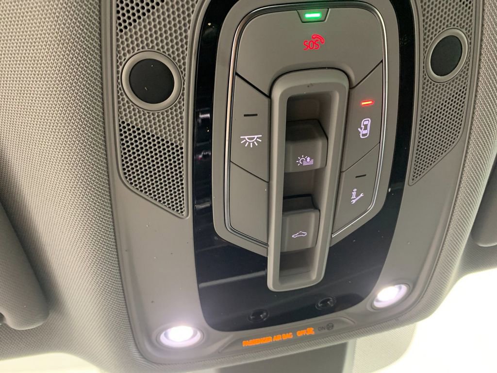 Used 2020 Audi Q5 e Premium Plus image 29